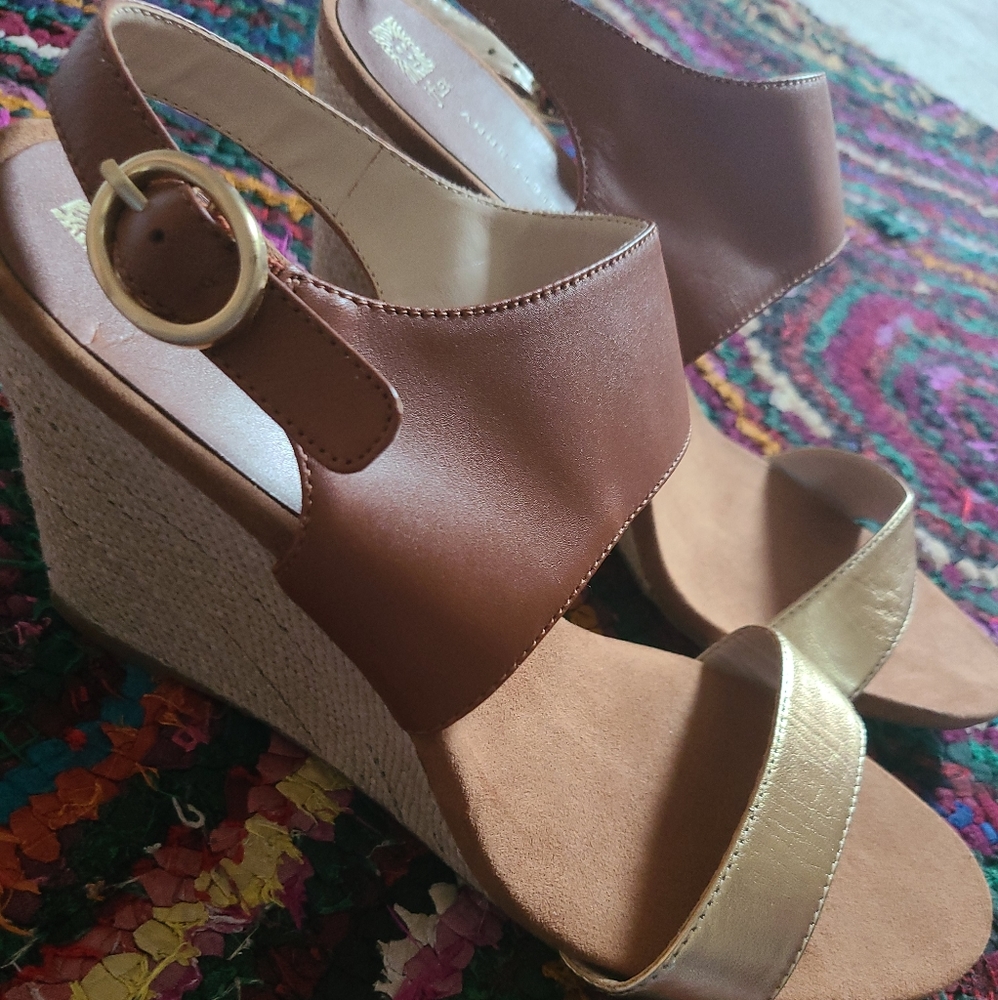 ANNE KLEIN IFLEX TAN WEDGE SANDALS